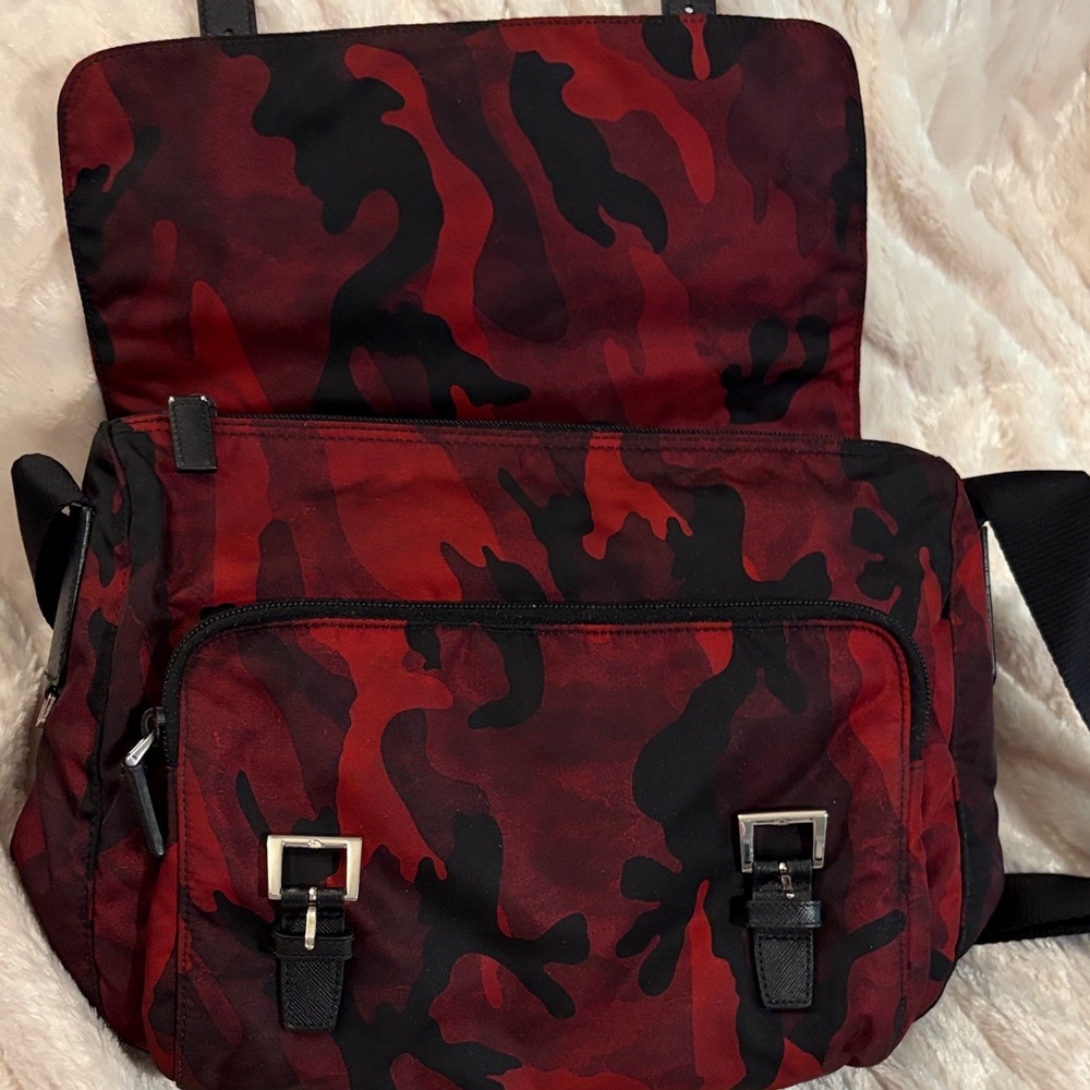Prada Men's Camouflage Red and Black Messenger Bag - Picture 6 of 16